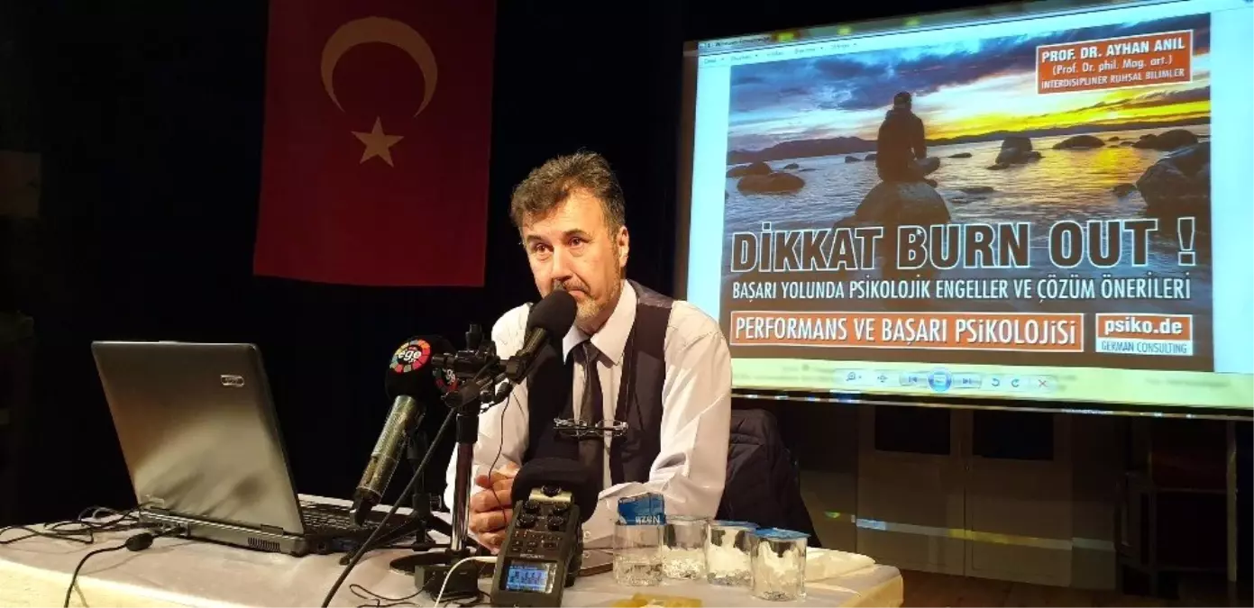 Profesör Ayhan Anıl, Nazilli'de performans ve başarı psikolojisini anlattı