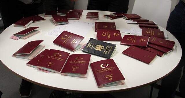 Sahte belgelerle yurt dışına çıkmak isteyen 34 kişi yakalandı