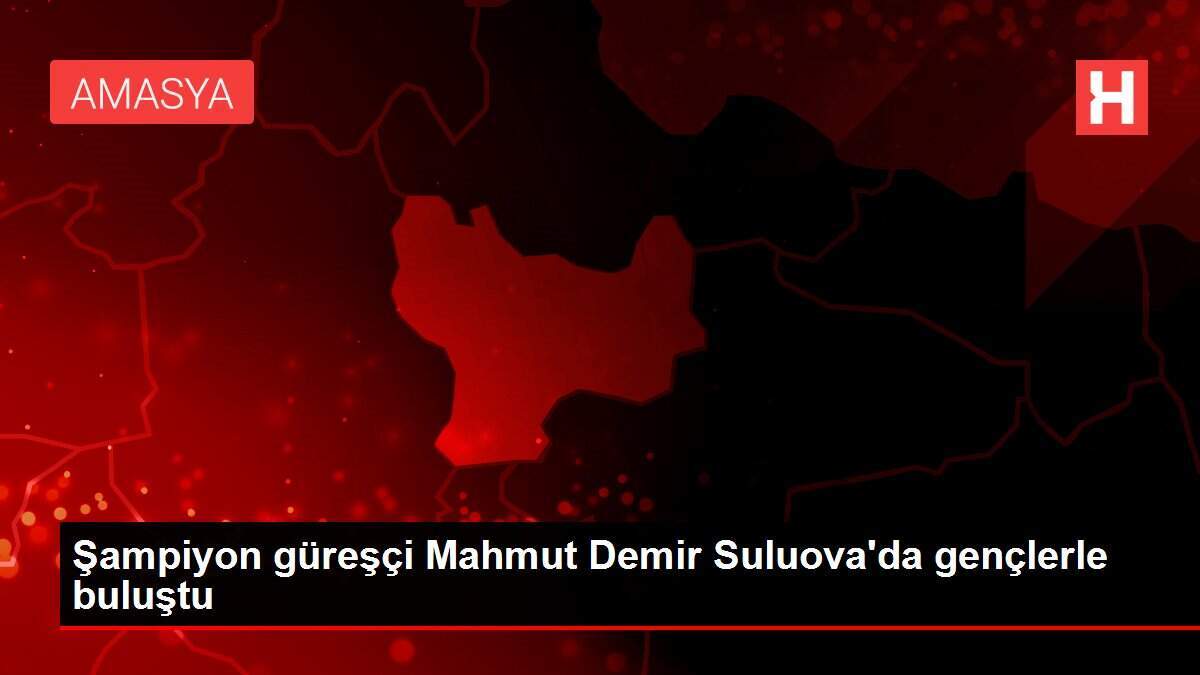 Şampiyon güreşçi Mahmut Demir Suluova'da gençlerle buluştu