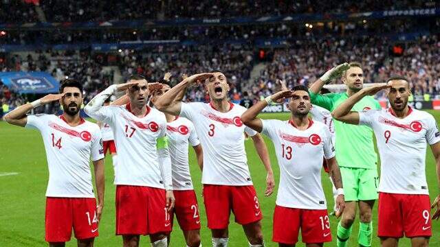Son Dakika: UEFA'dan Başakşehir'e kınama cezası