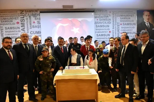 Vali, Başsavcı ve eski milli futbolcu, down sendromlu çocuklarla halay çekti