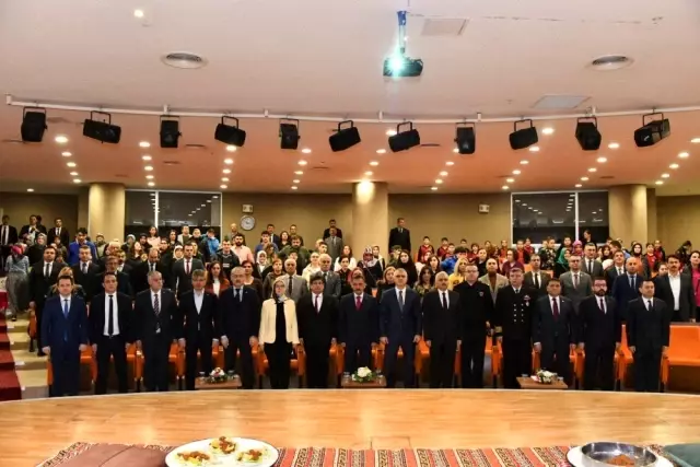 Vali Kaymak ve Tanju Çolak özel öğrencilerle halay çekti