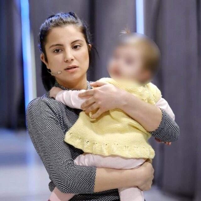 11 aylık bebeğiyle ortada kalan 19 yaşındaki kadına hayırseverlerden ev sürprizi