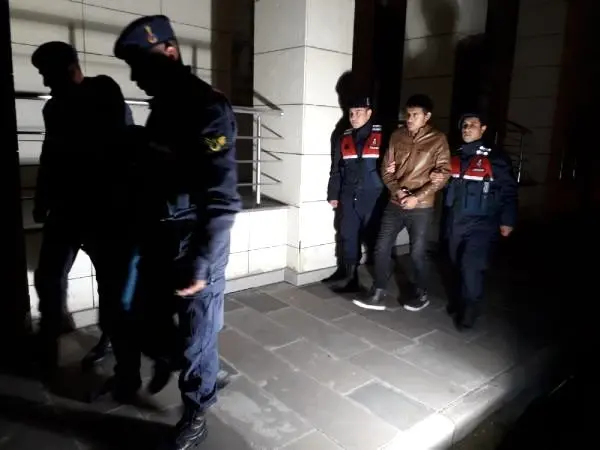 15 yaşındaki Afgan genci öldüren 2 arkadaşı tutuklandı 15 yaşındaki Afgan genci öldüren 2 arkadaşı tutuklandı