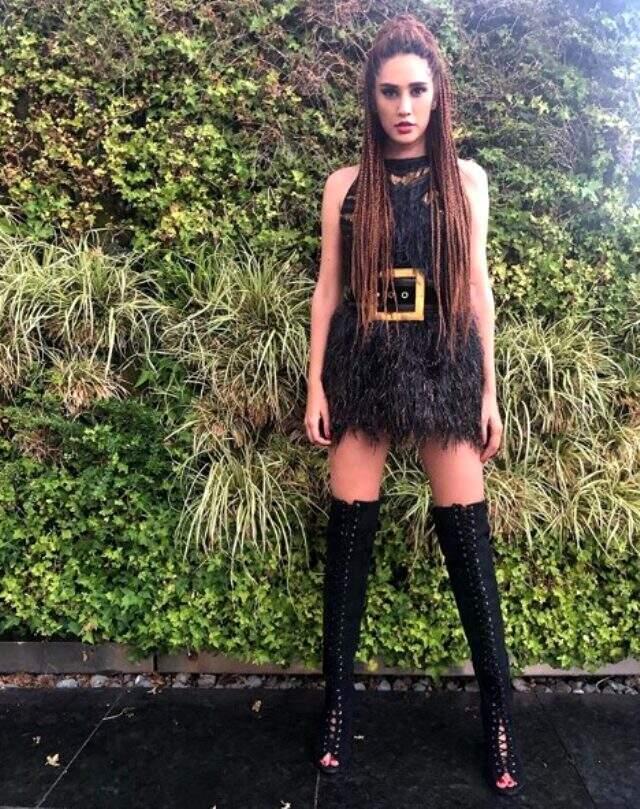 Babasını kaybeden oyuncu Zeynep Koçak kimdir?