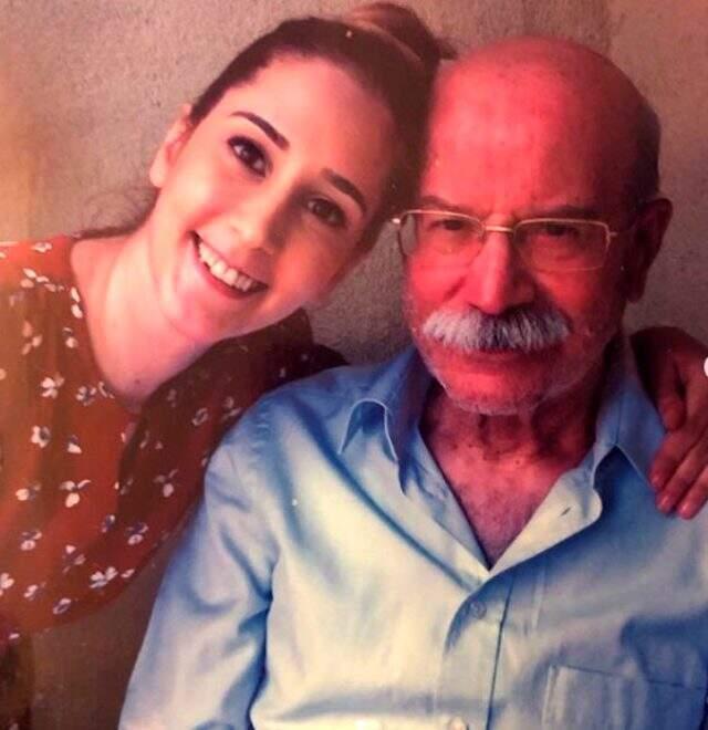 Babasını kaybeden oyuncu Zeynep Koçak kimdir?