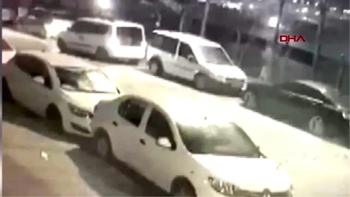 Bağcılar'da gösterge paneli hırsızlığı kamerada