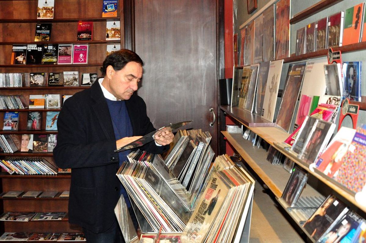 Beyoğlu'nun tarihine tanıklık eden 'Lale Plak' kapanıyor