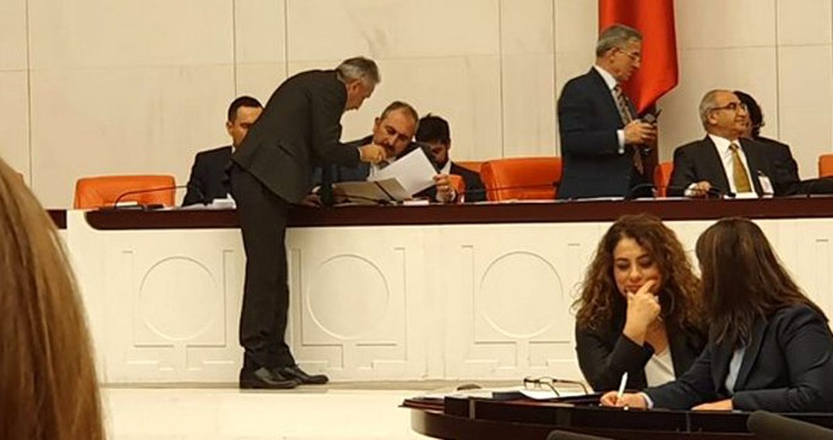 CHP'li Vekil, 'Belediyede yolsuzluk iddiaları var' diyerek Adalet Bakanı'na tutanak verdi