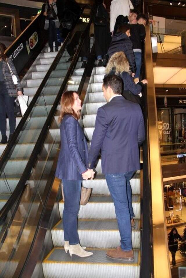Demet Şener ve Cenk Küpeli, öpüşürken görüntülendi