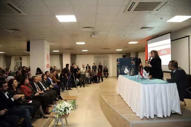 Gaziantep Büyükşehir Belediye Başkanı Şahin üniversiteli kızlarla buluştu Gaziantep Büyükşehir Belediye Başkanı Şahin üniversiteli kızlarla buluştu