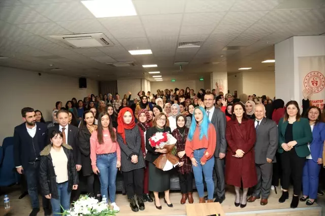 Gaziantep Büyükşehir Belediye Başkanı Şahin üniversiteli kızlarla buluştu Gaziantep Büyükşehir Belediye Başkanı Şahin üniversiteli kızlarla buluştu