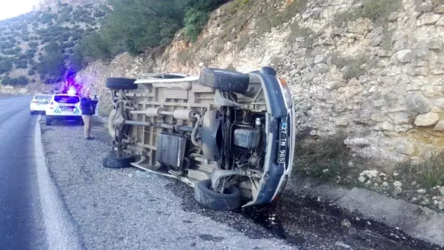 Gizli buzlanma kazaya sebep oldu: 6 yaralı Gizli buzlanma kazaya sebep oldu: 6 yaralı
