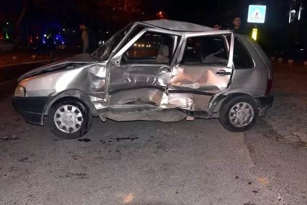 Kahramanmaraş'ta iki otomobil çarpıştı: 4 yaralı