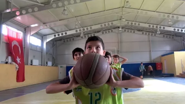Kırıkkale'de çocuklar ilk kez basketbolla tanıştı Kırıkkale'de çocuklar ilk kez basketbolla tanıştı