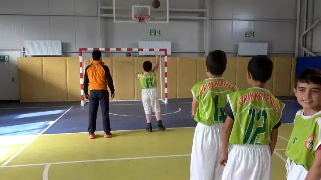 Kırıkkale'de çocuklar ilk kez basketbolla tanıştı Kırıkkale'de çocuklar ilk kez basketbolla tanıştı