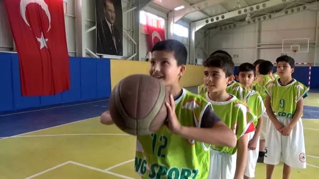 Kırıkkale'de çocuklar ilk kez basketbolla tanıştı Kırıkkale'de çocuklar ilk kez basketbolla tanıştı