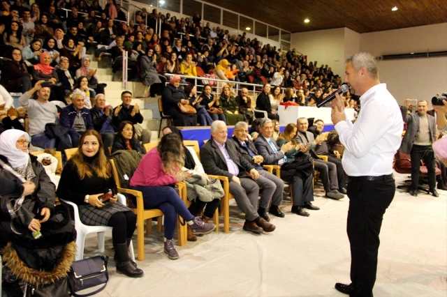 Konserini yarıda kesip kız arkadaşına evlilik teklif etti haberi