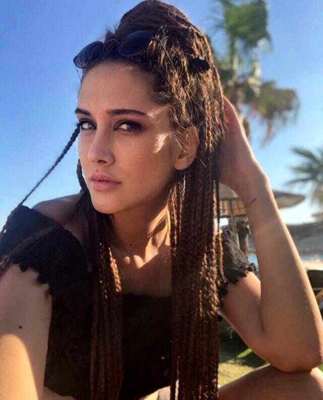 Oyuncu Zeynep Koçak babasını kaybetti