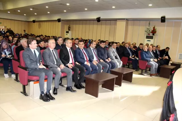 Tosya'da Kariyer Günleri Konferansı düzenlendi Tosya'da Kariyer Günleri Konferansı düzenlendi