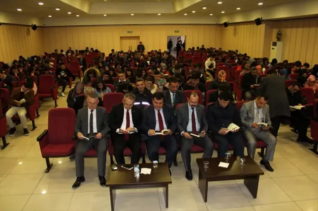 Tosya'da Kariyer Günleri Konferansı düzenlendi Tosya'da Kariyer Günleri Konferansı düzenlendi