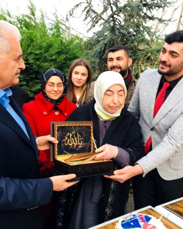AK Parti Gençlik Kolları, Binali Yıldırım'ın doğum gününü kutladı