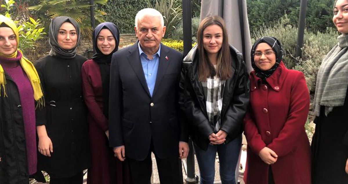 AK Parti Gençlik Kolları, Binali Yıldırım'ın doğum gününü kutladı