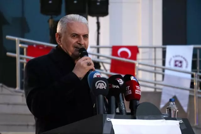 AK Parti İzmir Milletvekili Binali Yıldırım'dan 'teröre geçit verilmeyecek' mesajı Açıklaması AK Parti İzmir Milletvekili Binali Yıldırım'dan 'teröre geçit verilmeyecek' mesajı Açıklaması