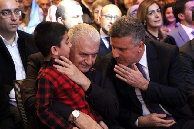 Binali Yıldırım: Biz yoldan çıkmadık, bazıları menfaatinin bittiği durakta inmiştir