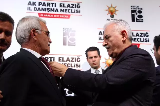 Binali Yıldırım: 'Biz yoldan çıkmadık, bazıları menfaatinin bittiği durakta inmiştir' Binali Yıldırım: 'Biz yoldan çıkmadık, bazıları menfaatinin bittiği durakta inmiştir'