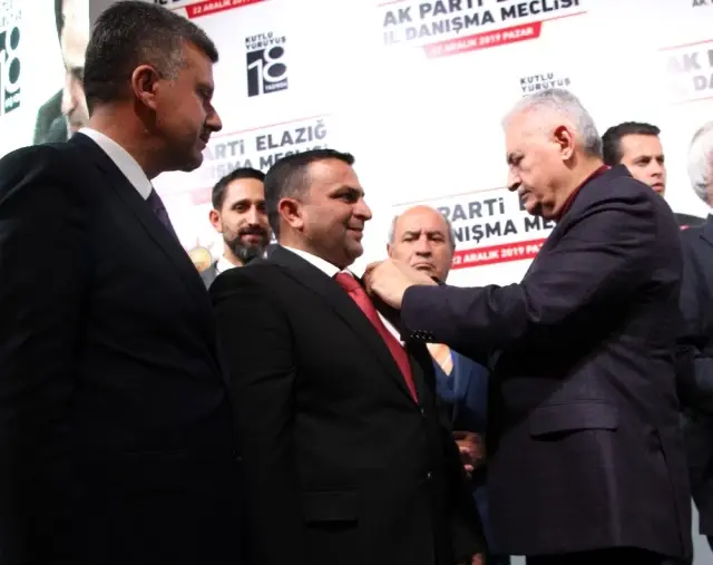 Binali Yıldırım: 'Biz yoldan çıkmadık, bazıları menfaatinin bittiği durakta inmiştir' Binali Yıldırım: 'Biz yoldan çıkmadık, bazıları menfaatinin bittiği durakta inmiştir'