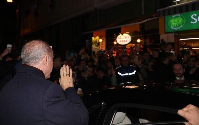 Cumhurbaşkanı Erdoğan, vatandaşlarla boza içti