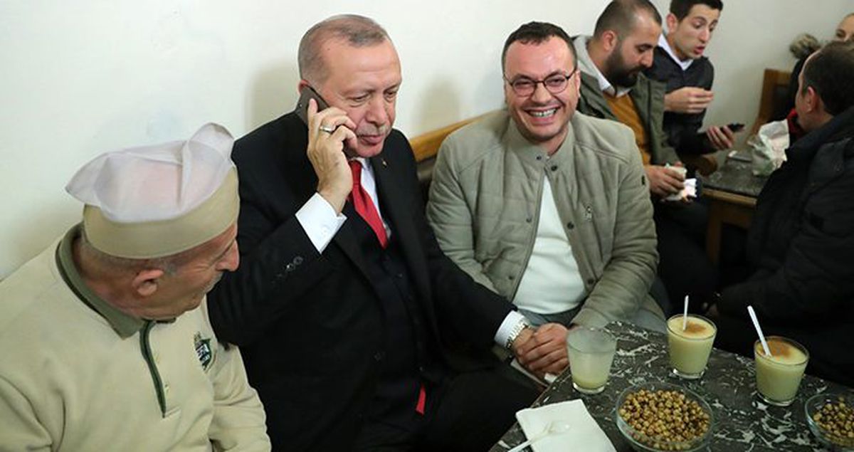 Cumhurbaşkanı Erdoğan, vatandaşlarla boza içti