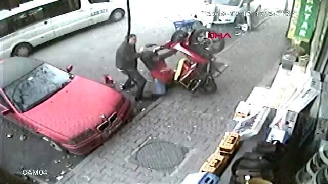 Gaz kolu takılı kalan motosiklet ortalığı karıştırdı