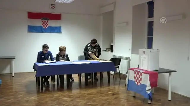 Hırvatistan'daki cumhurbaşkanlığı seçiminde oy kullanma işlemi başladı Hırvatistan'daki cumhurbaşkanlığı seçiminde oy kullanma işlemi başladı