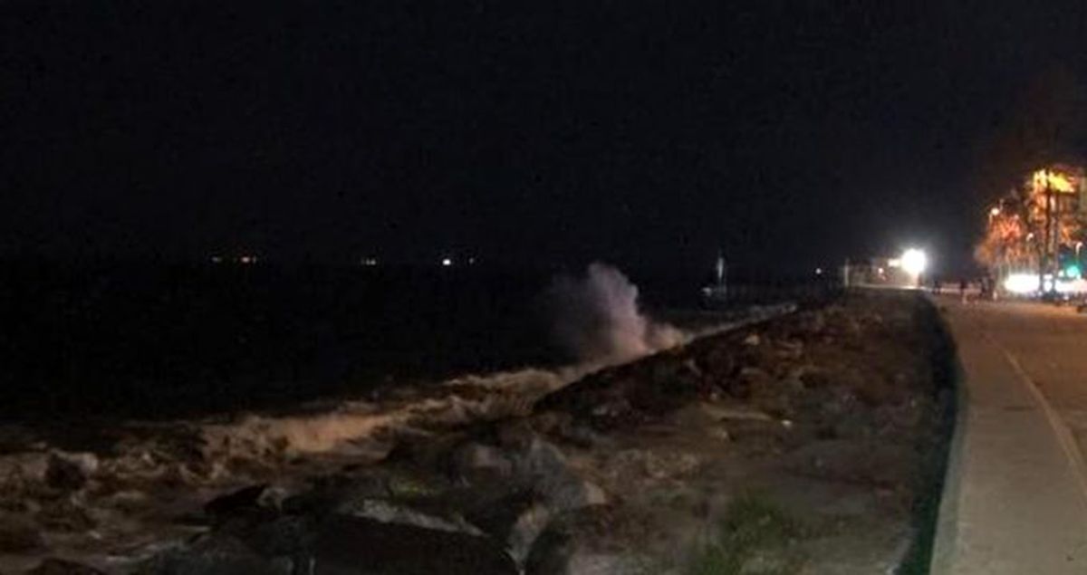 İstanbul'da lodos etkili olmaya başladı; deniz seferlerinde iptaller var
