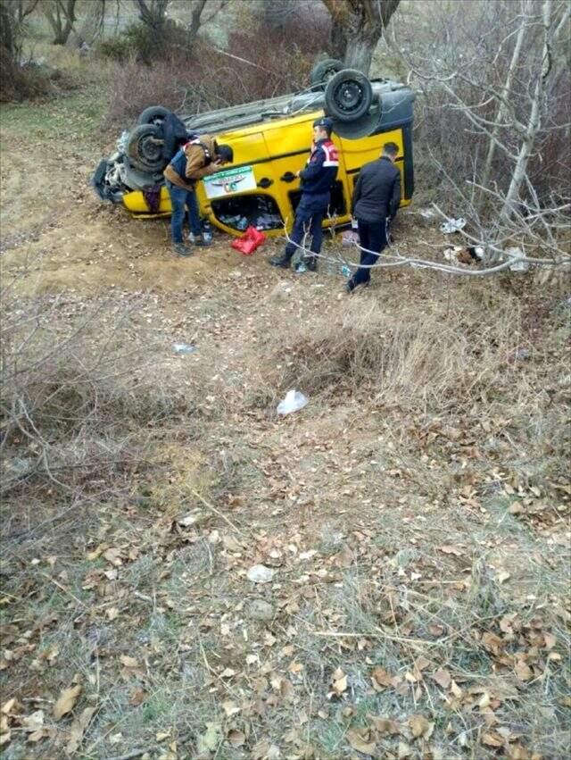Lastiği patlayan otomobil devrildi: 1 ölü, 5 yaralı