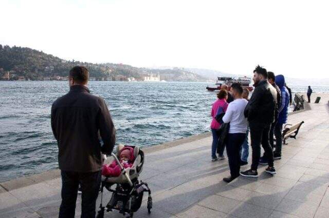 Lodosa aldırış etmeden denizde yüzdüler