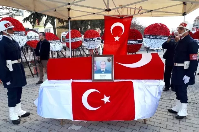 Şehit Uzman Onbaşı Ahmet Tunç son yolculuğuna uğurlandı Şehit Uzman Onbaşı Ahmet Tunç son yolculuğuna uğurlandı