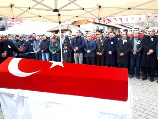 Şehit Uzman Onbaşı Ahmet Tunç son yolculuğuna uğurlandı Şehit Uzman Onbaşı Ahmet Tunç son yolculuğuna uğurlandı