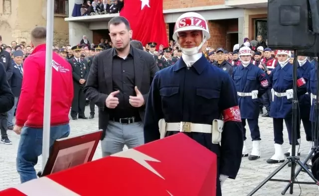 Şehit Uzman Onbaşı Ahmet Tunç son yolculuğuna uğurlandı Şehit Uzman Onbaşı Ahmet Tunç son yolculuğuna uğurlandı