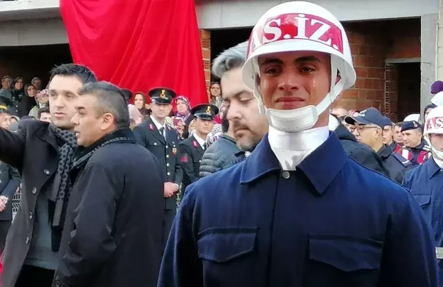 Şehit Uzman Onbaşı Ahmet Tunç son yolculuğuna uğurlandı Şehit Uzman Onbaşı Ahmet Tunç son yolculuğuna uğurlandı