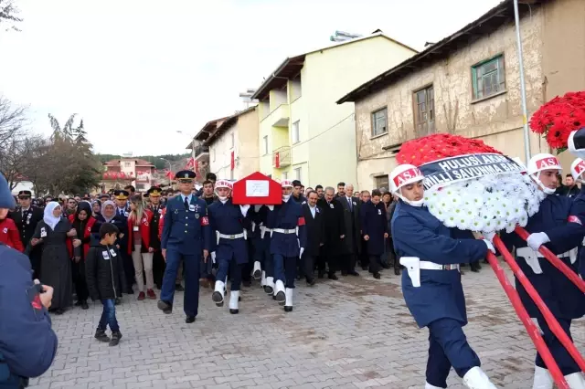 Şehit Uzman Onbaşı Ahmet Tunç'un cenazesi Kütahya'da toprağa verildi Şehit Uzman Onbaşı Ahmet Tunç'un cenazesi Kütahya'da toprağa verildi