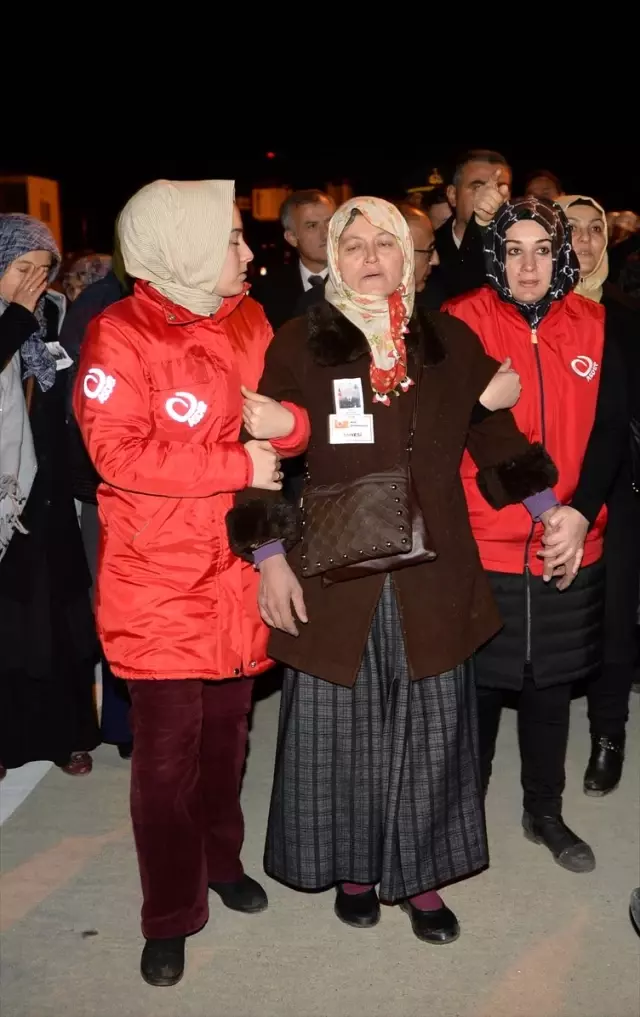 Şehit Uzman Onbaşı Ahmet Tunç'un cenazesi Kütahya'da toprağa verildi Şehit Uzman Onbaşı Ahmet Tunç'un cenazesi Kütahya'da toprağa verildi