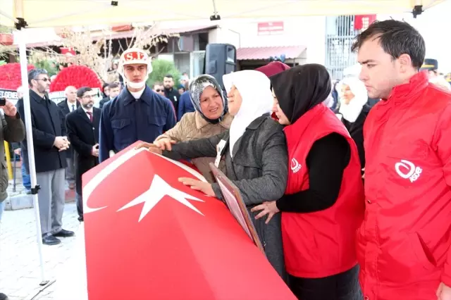 Şehit Uzman Onbaşı Ahmet Tunç'un cenazesi Kütahya'da toprağa verildi Şehit Uzman Onbaşı Ahmet Tunç'un cenazesi Kütahya'da toprağa verildi