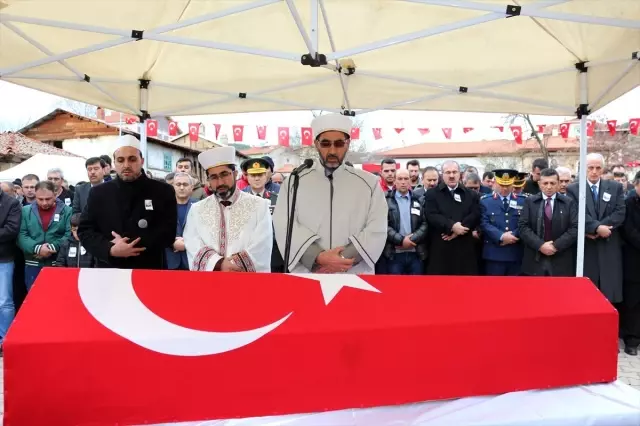Şehit Uzman Onbaşı Ahmet Tunç'un cenazesi Kütahya'da toprağa verildi Şehit Uzman Onbaşı Ahmet Tunç'un cenazesi Kütahya'da toprağa verildi