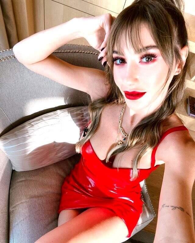 Şeyma Subaşı'nın 'çifte bela' notuyla paylaştığı fotoğrafa yorum yağdı
