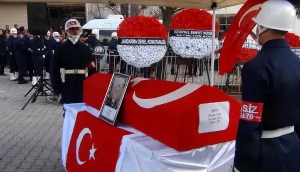 Simav şehidini uğurladı Simav şehidini uğurladı
