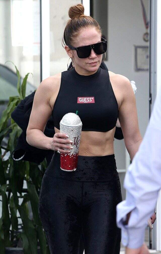 Spor yapmak için yola çıkan 50 yaşındaki Jennifer, objektiflere yakalandı