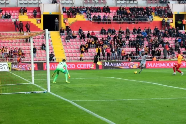 Süper Lig: İM Kayserispor: 1 - Medipol Başakşehir: 2 (İlk yarı)
